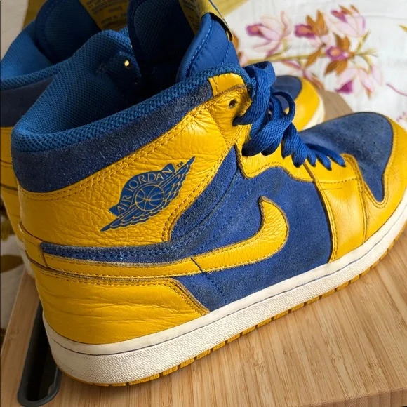Nike Air Jordan 1 Retro OG Laney - Picture 5 of 12